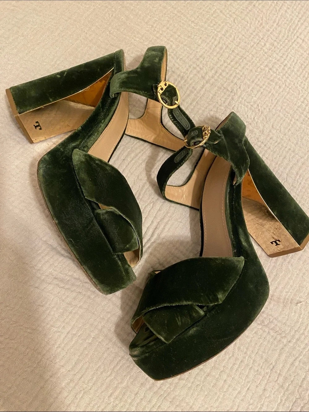 Tory Burch Dark Green Velvet Platform Sandals. Size 8.5